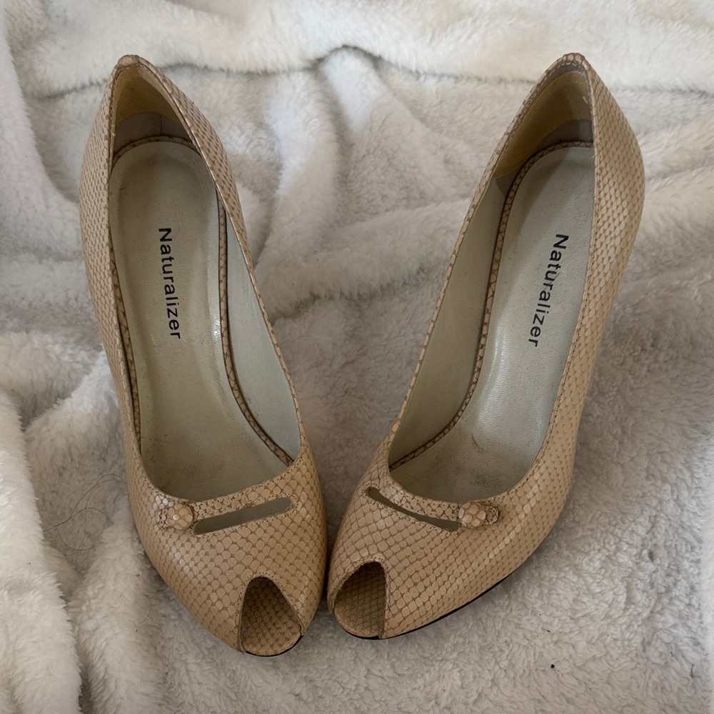 Naturalizer Beige Textured Peep Toe Heels